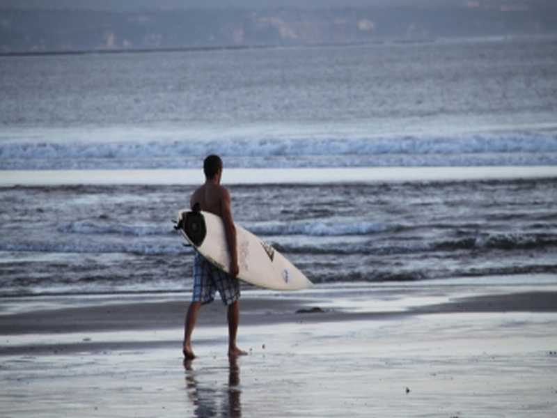 Surfer am Legian Beach